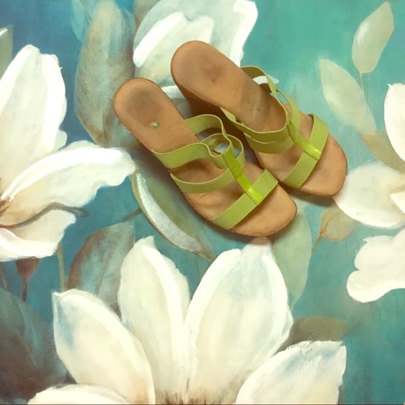 Green strap heels - Picture 1 of 2